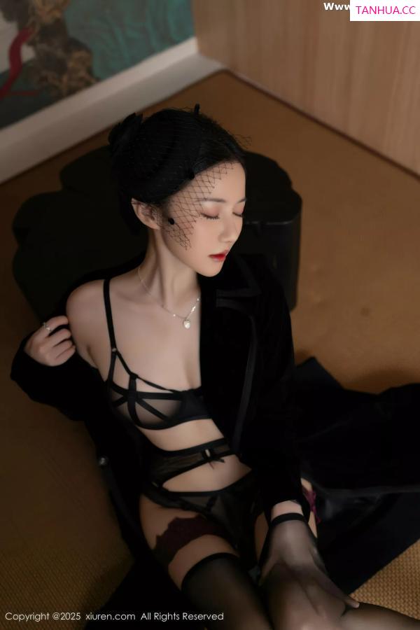 鱼子酱fish  [XiuRen]高清写真图 2025.07.18 No.10564 鱼子酱Fish 魅惑黑丝第11张图片